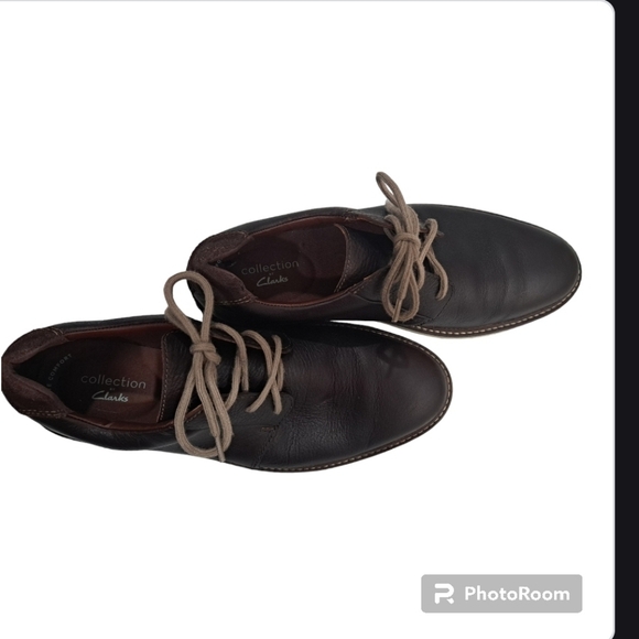 Clark\'s Collection Lace Up Brown leather shoes  size 9
